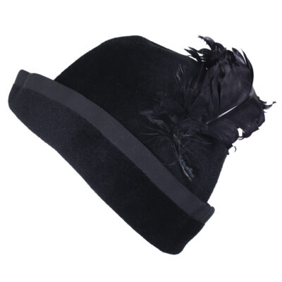 Madame Pernitz, musta kotimainen hattu 50-luvulta
