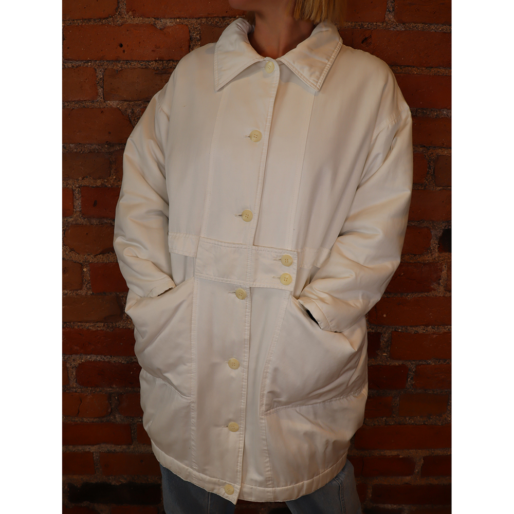 valkoinen toppatakki