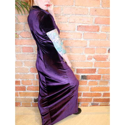 violetti mekko