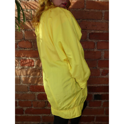 keltainen takki