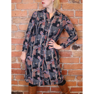 pitkähihainen mekko