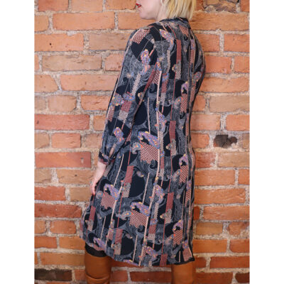 pitkähihainen mekko