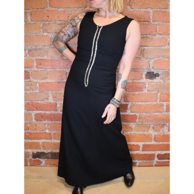 pitkä musta leninki