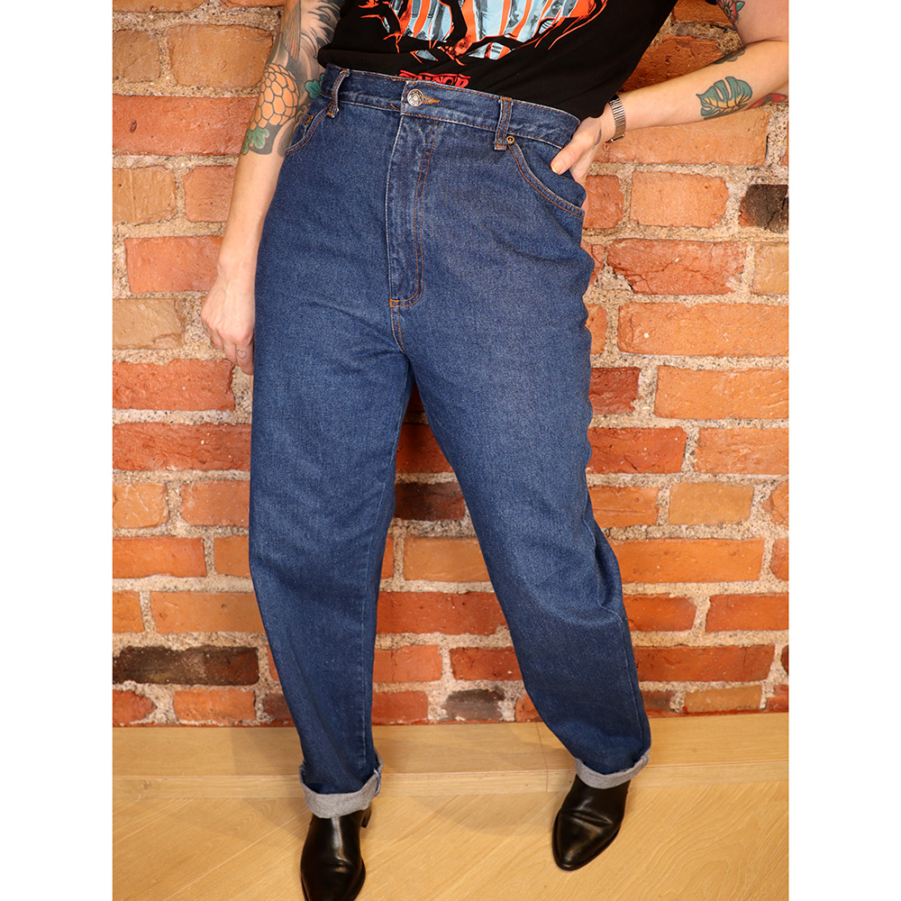 tummansiniset farkut