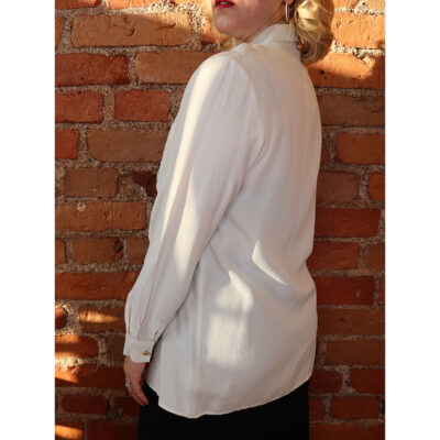 valkoinen viskoosipaita