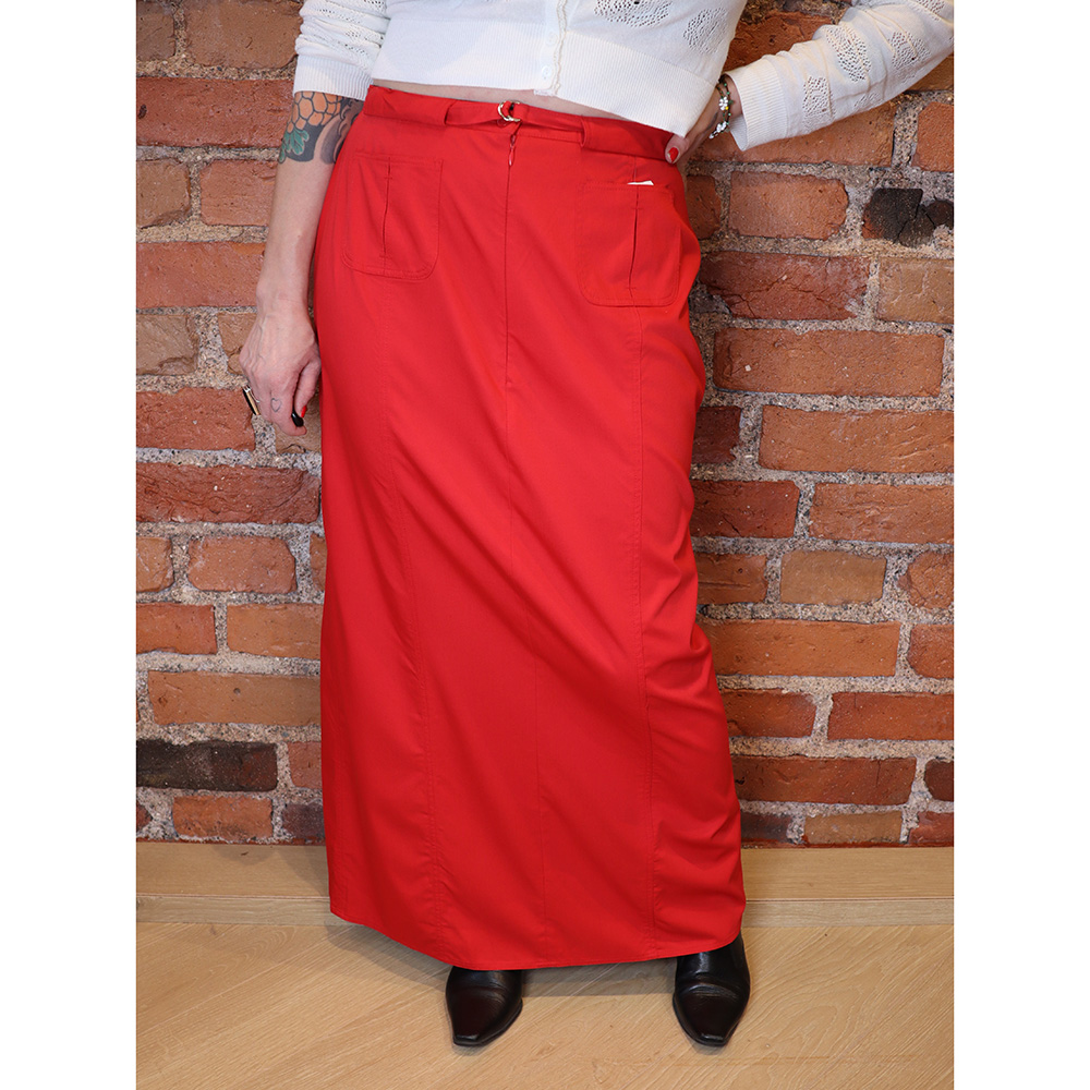 pitkä punainen hame