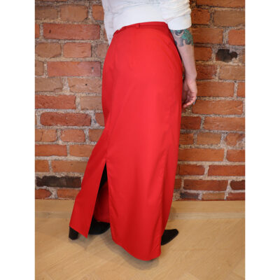 pitkä punainen hame