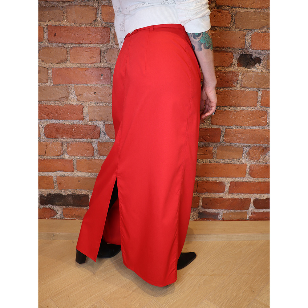 pitkä punainen hame