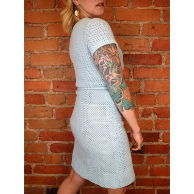 vaaleansininen kotelomekko