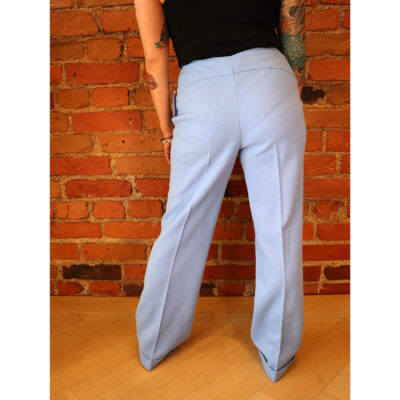 vaaleansiniset housut