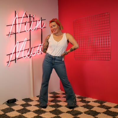 leveälahkeiset Y2K farkut