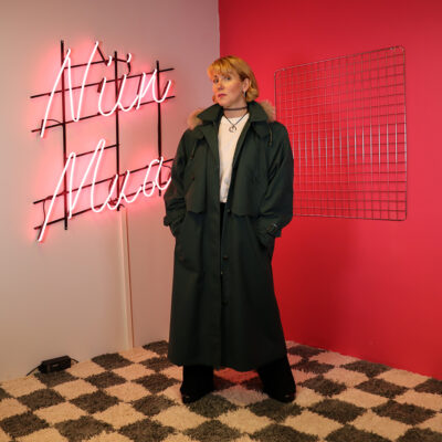 pitkä vihreä takki