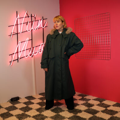 pitkä vihreä takki