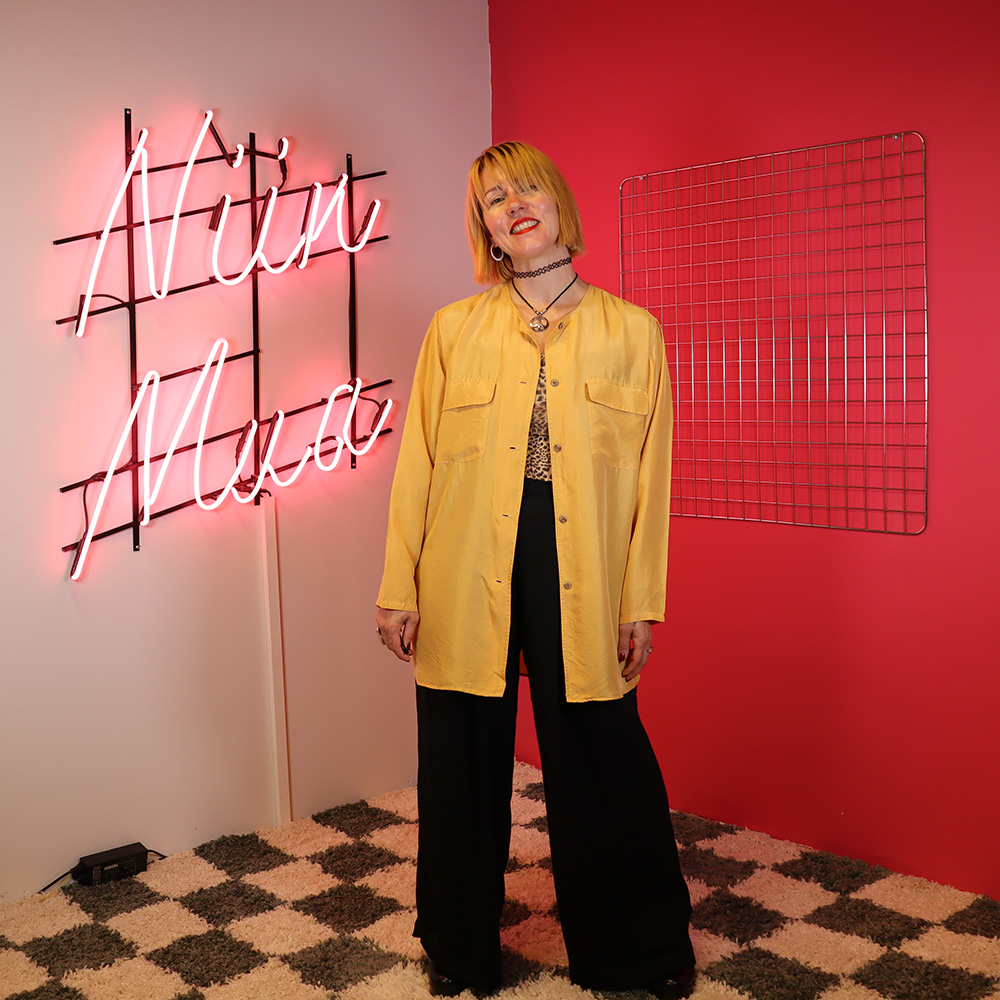 keltainen silkkipaita