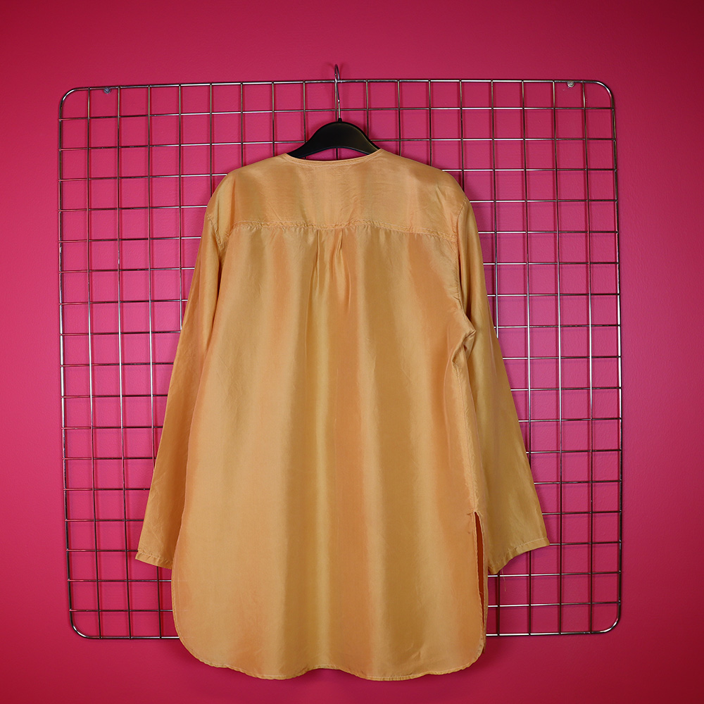 keltainen silkkipaita