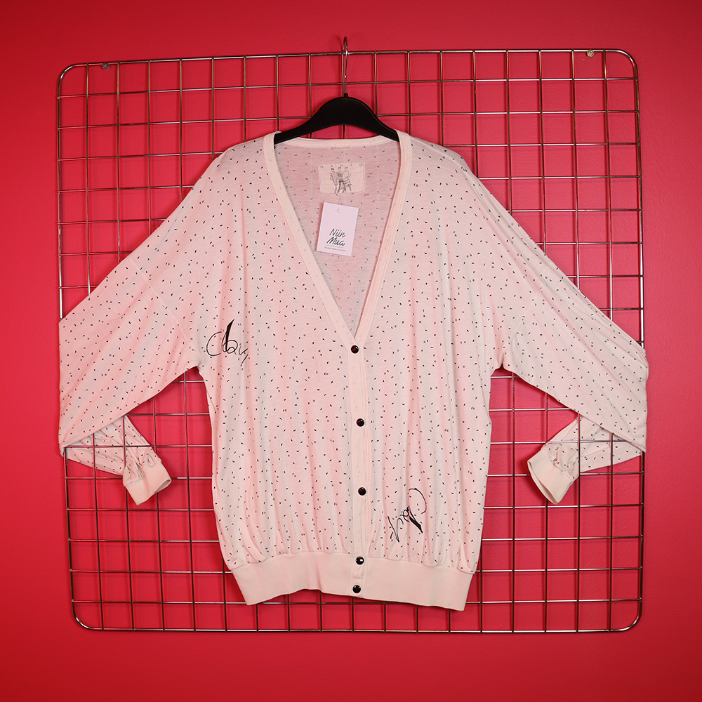 valkoinen trikootakki