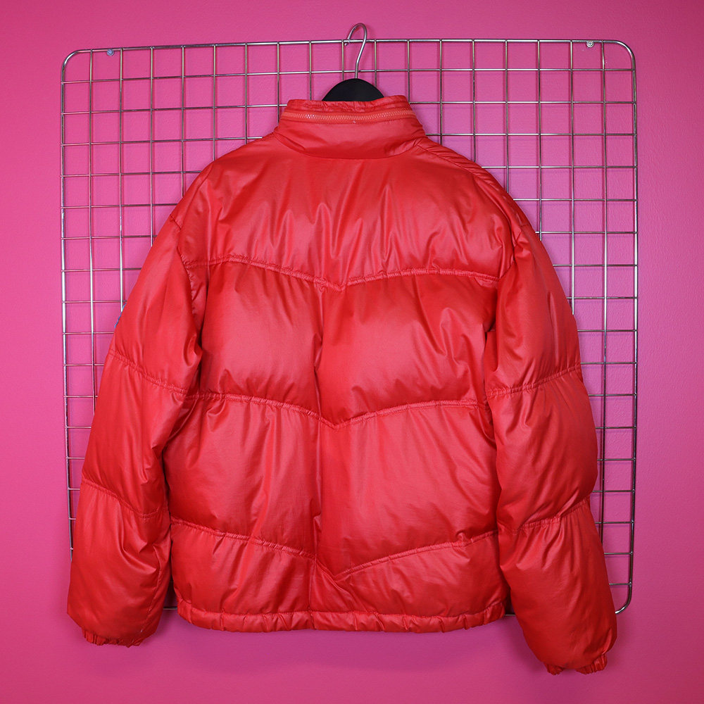 punainen untuvatakki