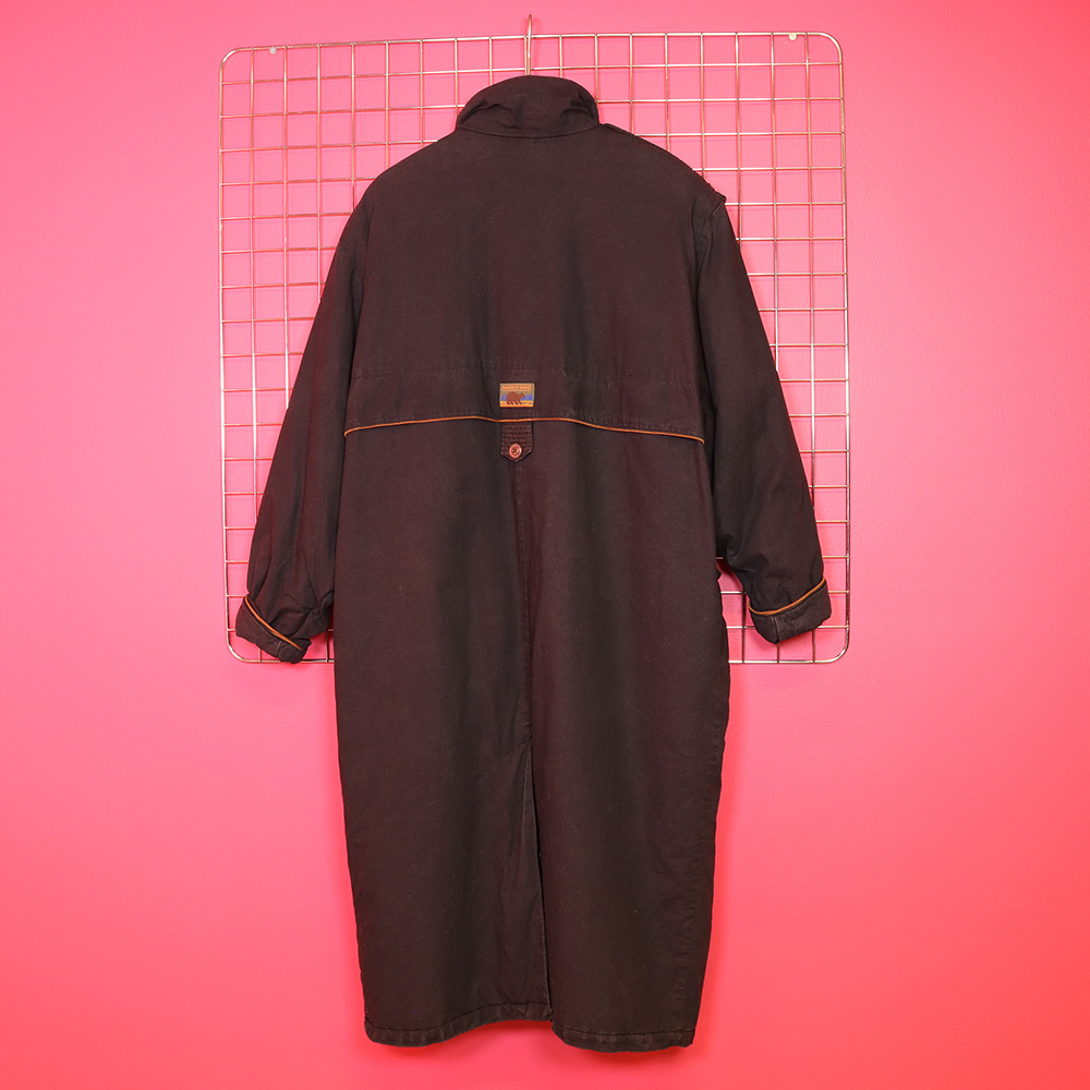 musta pitkä talvitakki