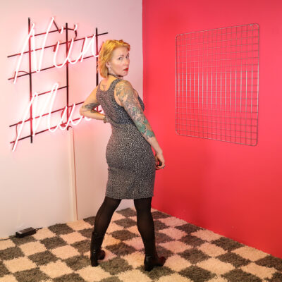 pantterikuosinen mekko