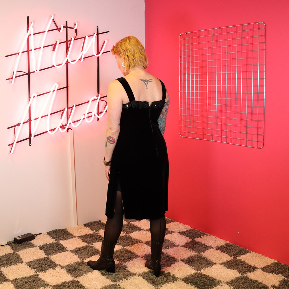 kotimainen samettimekko