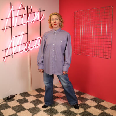 laventelinvärinen kauluspaita