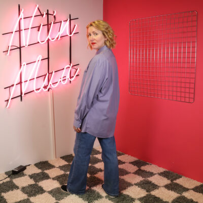 laventelinvärinen kauluspaita