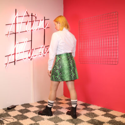 valkoinen kauluspaita