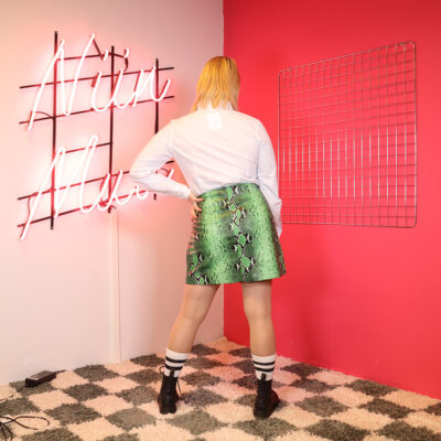 valkoinen kauluspaita