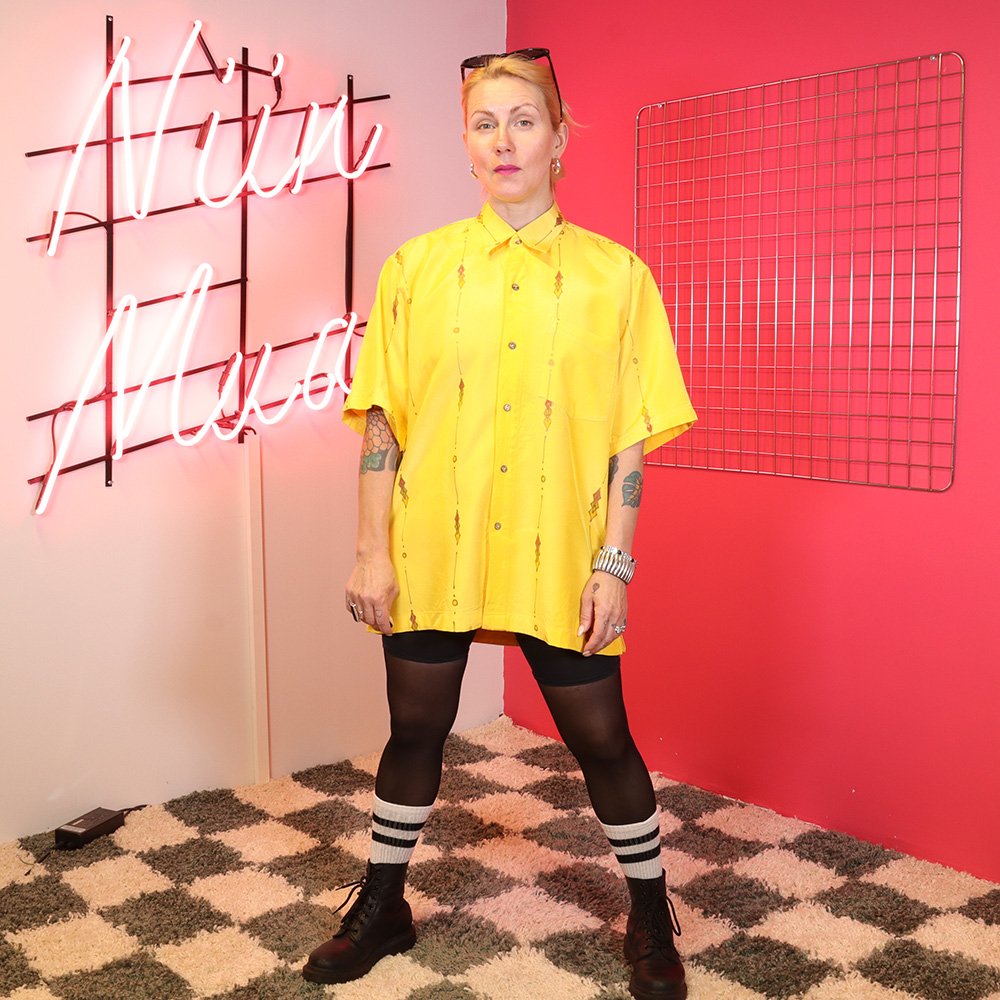 keltainen silkkipaita