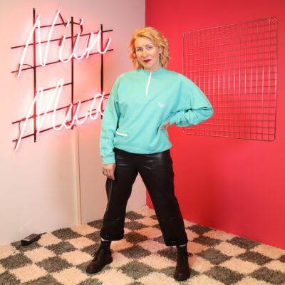 tennisaiheinen swetari