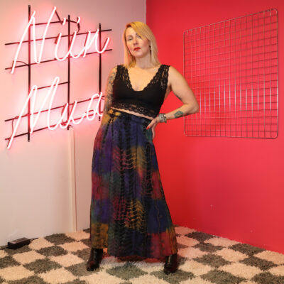 batiikkivärjätty pitkä hame