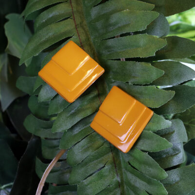 sinapinkeltaiset korvakorut