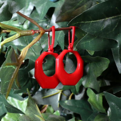 riippuvat punaiset korvakorut