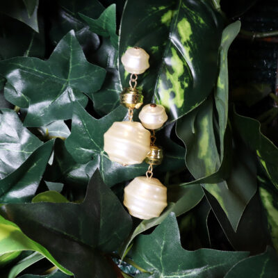 riippuvat helmikorvakorut