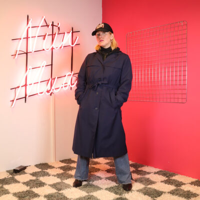 sininen pitkä takki