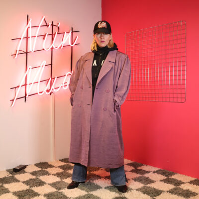 laventelinvärinen takki