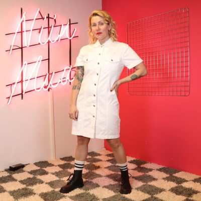 valkoinen farkkumekko