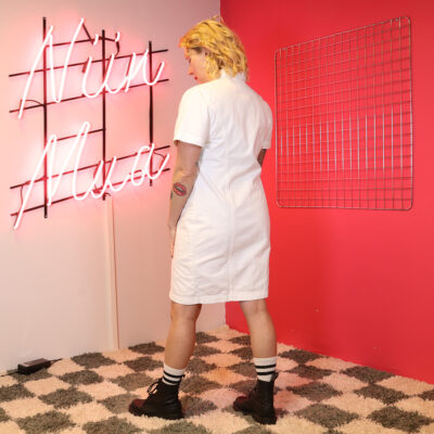 valkoinen farkkumekko